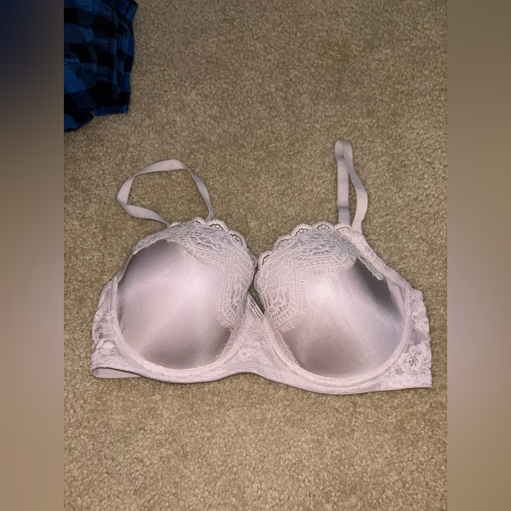 Light pink Victoria’s Secret size 34DD bra